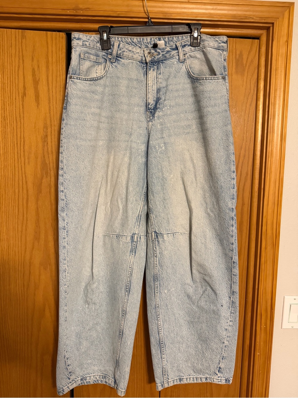 H&M Light Wash Barrel Style Jeans